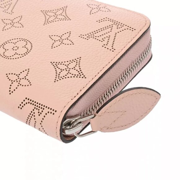 LOUIS VUITTON Monogram Mahina Zippy wallet Magnolia - Picture 6 of 12